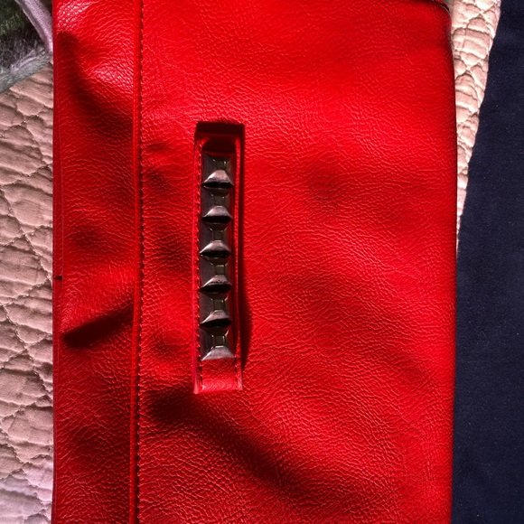 Red clutch - Picture 2 of 7